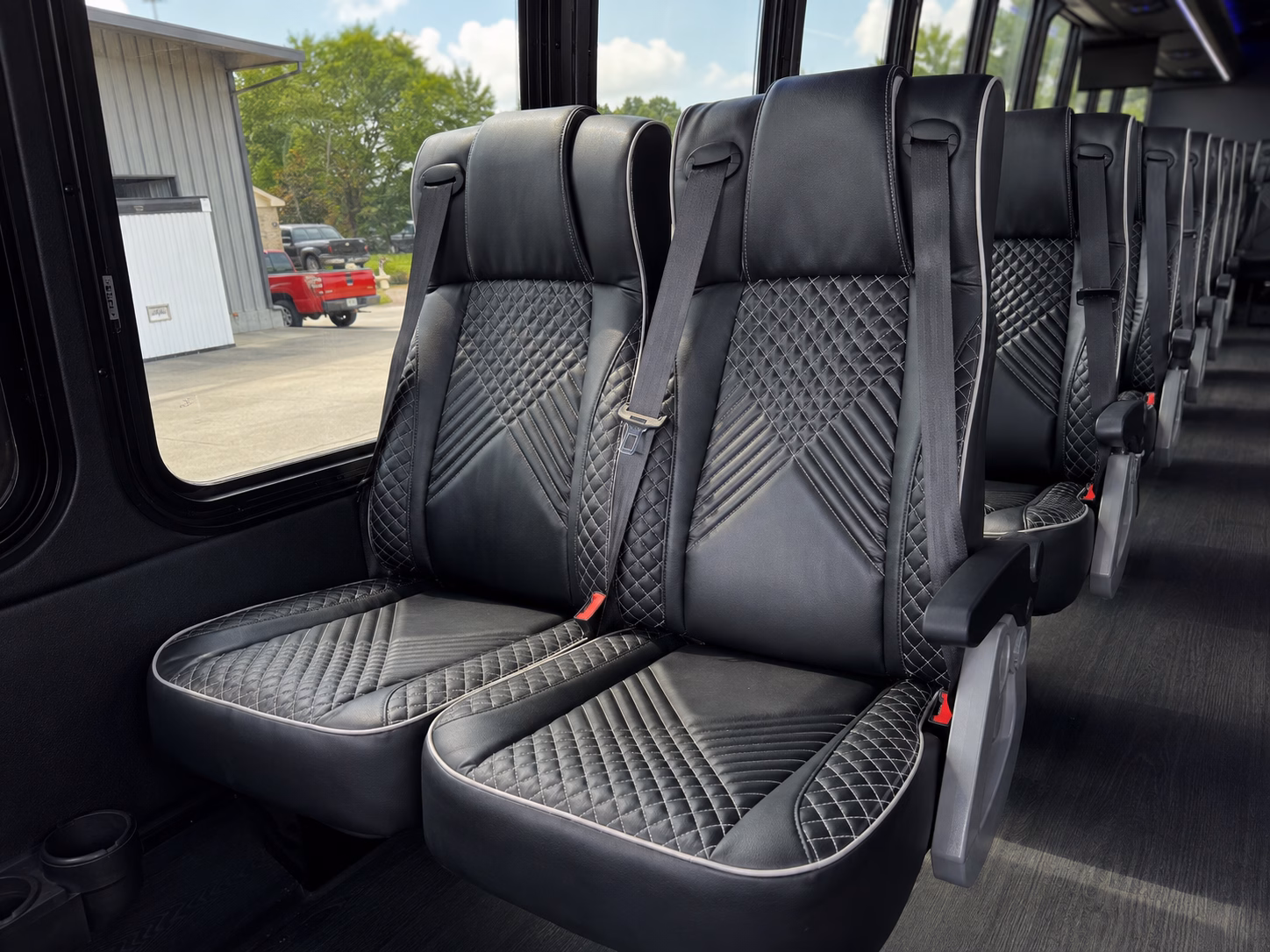 airport shuttle buses for wedding guests flying into msp